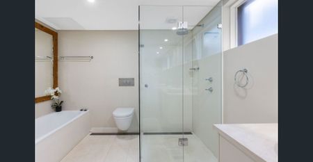 Fully Furnished Private/ Exclusive 5 bedrooms, 3 bathroom house with tennis court 1 minute walk to Bilgola Beach - Photo 2