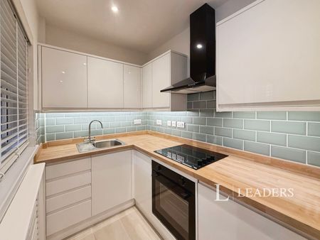 studio to rent Tudor House - Photo 5