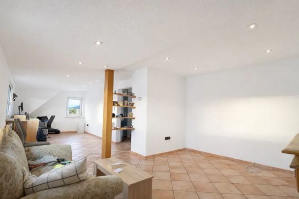 Helle ca. 100 m² große 3-Zimmer-Maisonettewohnung mit Einbauküche und Tageslichtbad - Photo 1