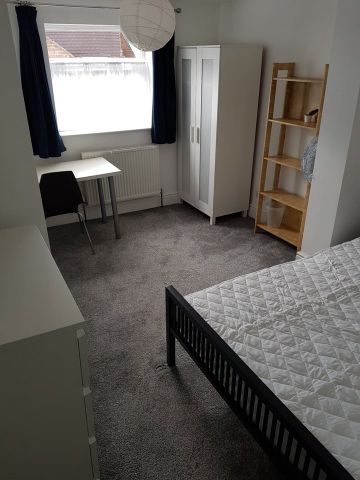 5 Bed Semi-Detached House, Derby Grove, NG7 - Photo 5