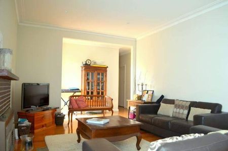 Great Location Walking Distance To CBD. - Photo 2