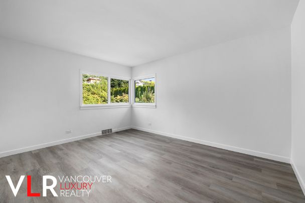 House in West Vancouver, BC - Photo 1