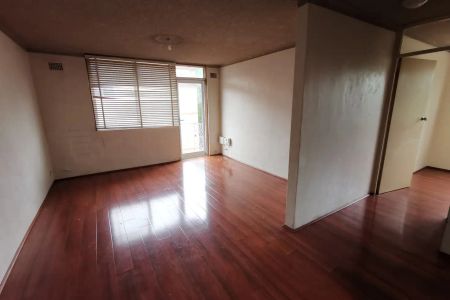 “2 Bedroom Unit First Floor” - Photo 4