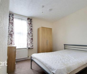 5 bedroom end of terrace house to rent - Photo 4