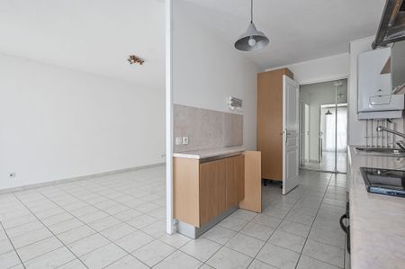 Appartement 3 pièces 66m2 MARSEILLE 8EME 1 195 euros - Photo 5