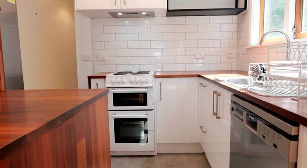 Well Presented Two-Bedroom Downstairs Flat - Photo 1