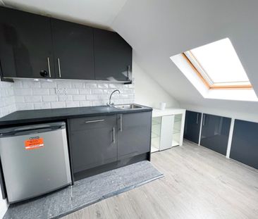 Studio Flat, Thorold Road, IG1 - Photo 2