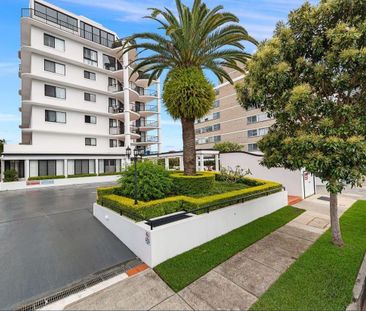 Serene Riverfront Retreat - Photo 3