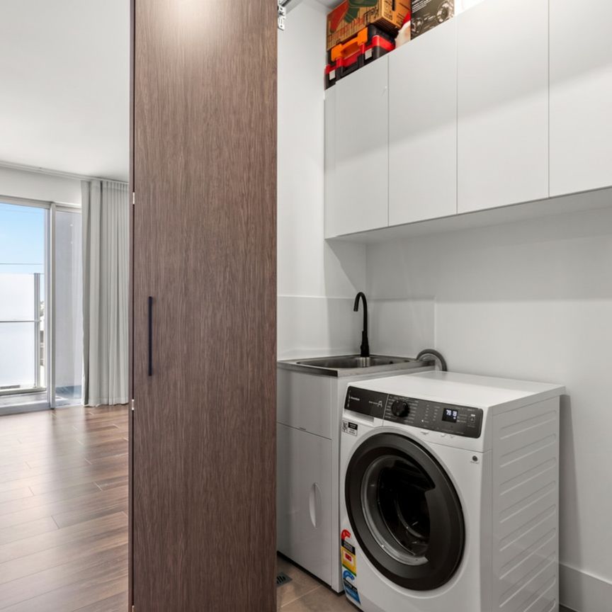 Contemporary Style Meets Ultimate Convenience. - Photo 1