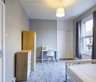 4 bedroom House To Let - Photo 6