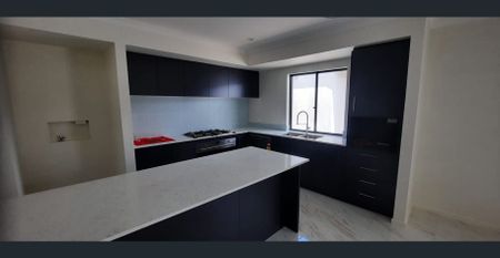 Brand New 4 Bedroom 2 Bathroom and 3rd separate toilet - Photo 3