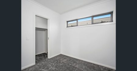 Brand new townhouse living - Photo 2