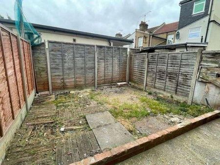 Town Road, Edmonton, N9 - Photo 2