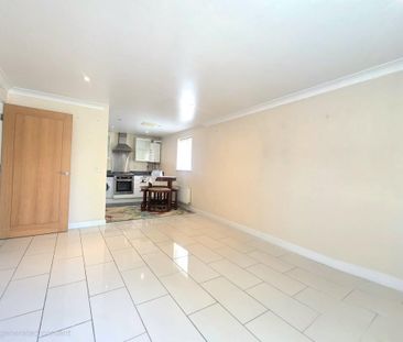 2 bedroom ground floor flat to rent - Photo 2