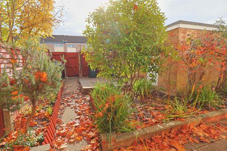 Utrillo Close, Coventry - Large 3 Bedroom Mid Terrace with Garage - Photo 5