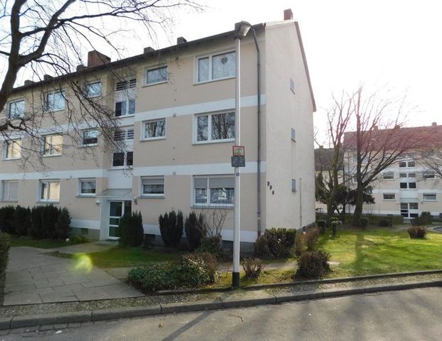 Einzugsbereit neu renovierte Wohnung mit Balkon ! - Photo 1