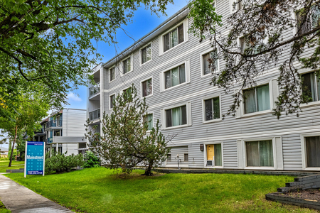 Pinewood Manor Apartments - Photo 4