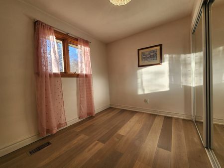 For Lease - 5 Cabot Court Unit# Main floor, Aurora, Ontario - Photo 2