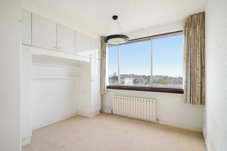 4 bedroom flat in 7-9 Avenue Road - Photo 4