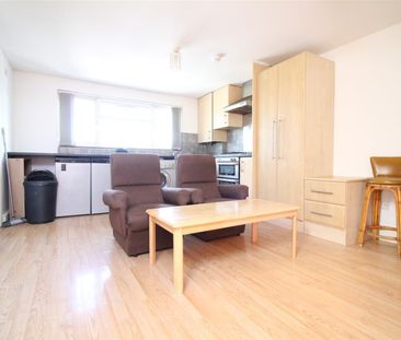 Kingsbridge Crescent, Southall - Photo 4