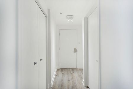 Condo for rent, Montréal (Ville-Marie) - Photo 2