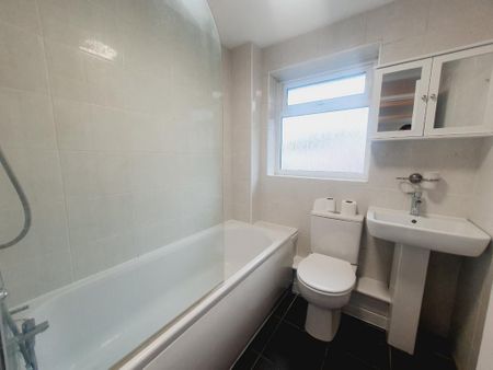 2 bedroom end of terrace house to rent - Photo 5