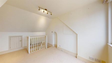 2 bedroom end of terrace house to rent - Photo 3
