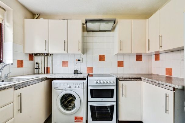 Eldridge Close - Photo 1