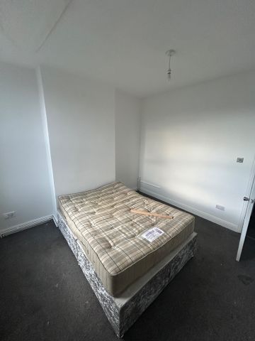 3 Bed Semi-Detached House, Rossington Road, NG2 - Photo 5