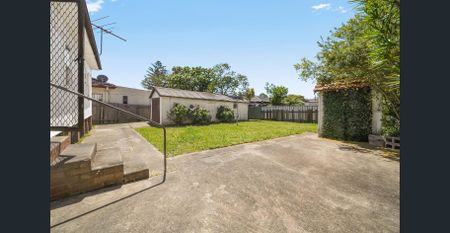 NEAT AND TIDY - PRIME LOCATION! - Photo 3