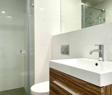 Modern One-Bedroom Apartment with City Views - Photo 5