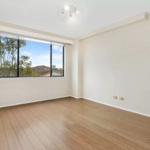 MGM MARTIN – TWO BEDROOM APARTMENT (BUILDING K2, LEVEL 5) - Photo 2