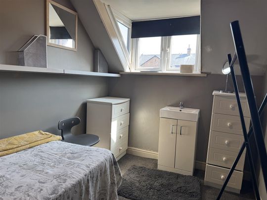 Princess Royal Terrace, Scarborough - Photo 1