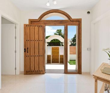 5 bedroom luxury Villa for rent in Marbella, Spain - Photo 2