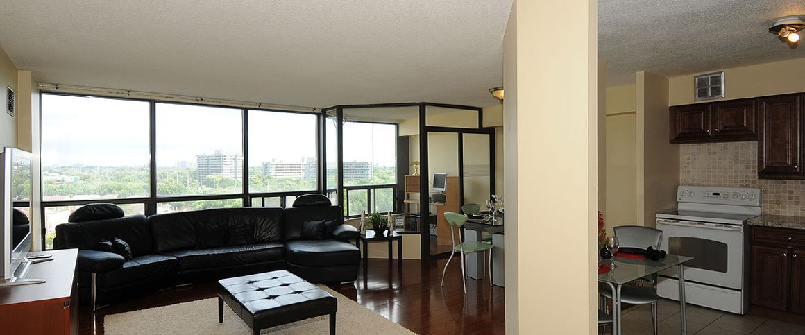 6053 Pineglade Crescent - Photo 1