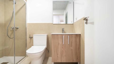 Room in a shared 12-bedroom apartment for rent in Castellana, bills included. - Photo 2