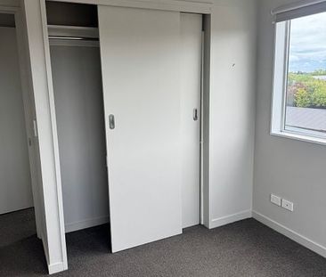 Chic 2BR Apt with Balcony & Parking! - Photo 4