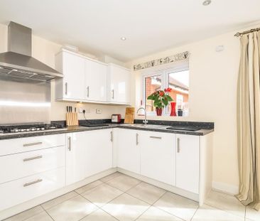 3 bedroom semi-detached house to rent - Photo 3