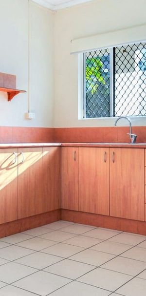 TIDY UNIT, GREAT LOCATION - Photo 1