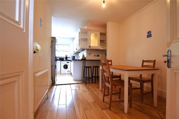 1 bedroom in a house share to rent - Photo 1