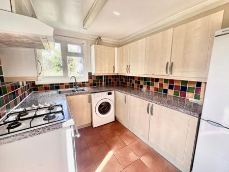 2 bedroom semi-detached house to rent - Photo 2