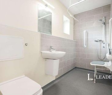 St. Peters Gardens, Marefair, Northampton, Northamptonshire, NN1 - Photo 5