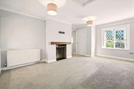 Buckingham Court, The Close, Great Dunmow, CM6 - Photo 4