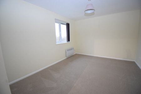 Walpole Road, Slough, Berkshire,SL1 - Photo 3