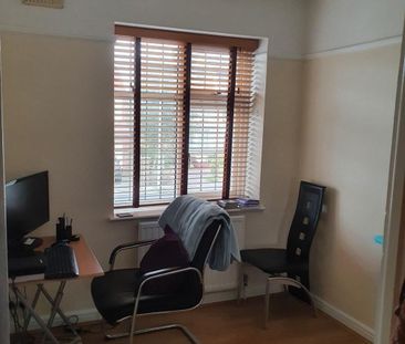 4 Bed Terraced House, Spearpoint Gardens, IG2 - Photo 6