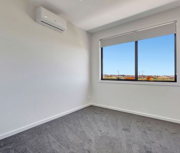 14 Angelina Terrace, Truganina VIC 3029 - Townhouse For Rent | Domain - Photo 3