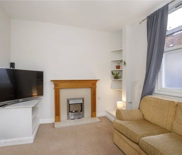 Beautifully presented and quirky one bedroom end of terrace propert... - Photo 2