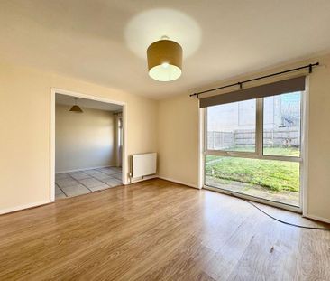 3 bedroom end of terrace house to rent - Photo 2