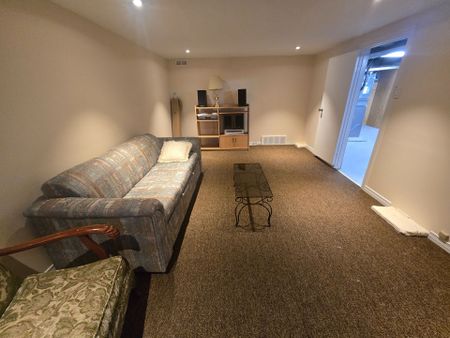 For Lease - 1 Joan Street, Meadowlands - Crestview and Area, Ontario - Photo 4