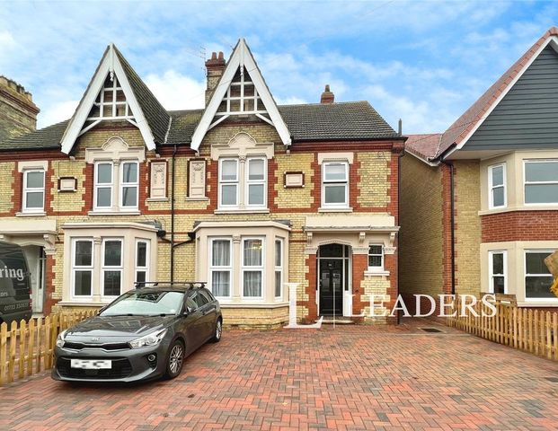 3 bedroom semi-detached house to rent - Photo 1